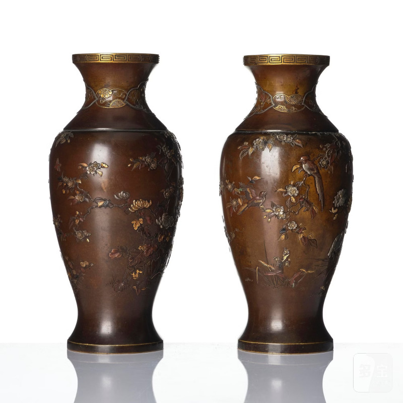 An impressive pair of Japanese inlayed bronze vases, - 图4